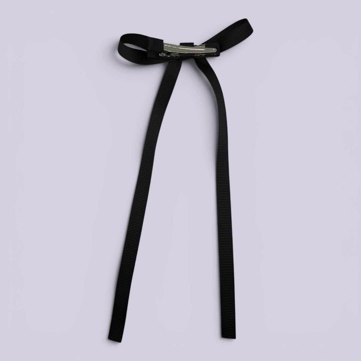 Black tailed bow clip