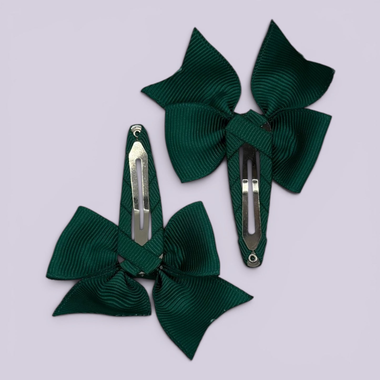 Hunter bottle green snap clips on card