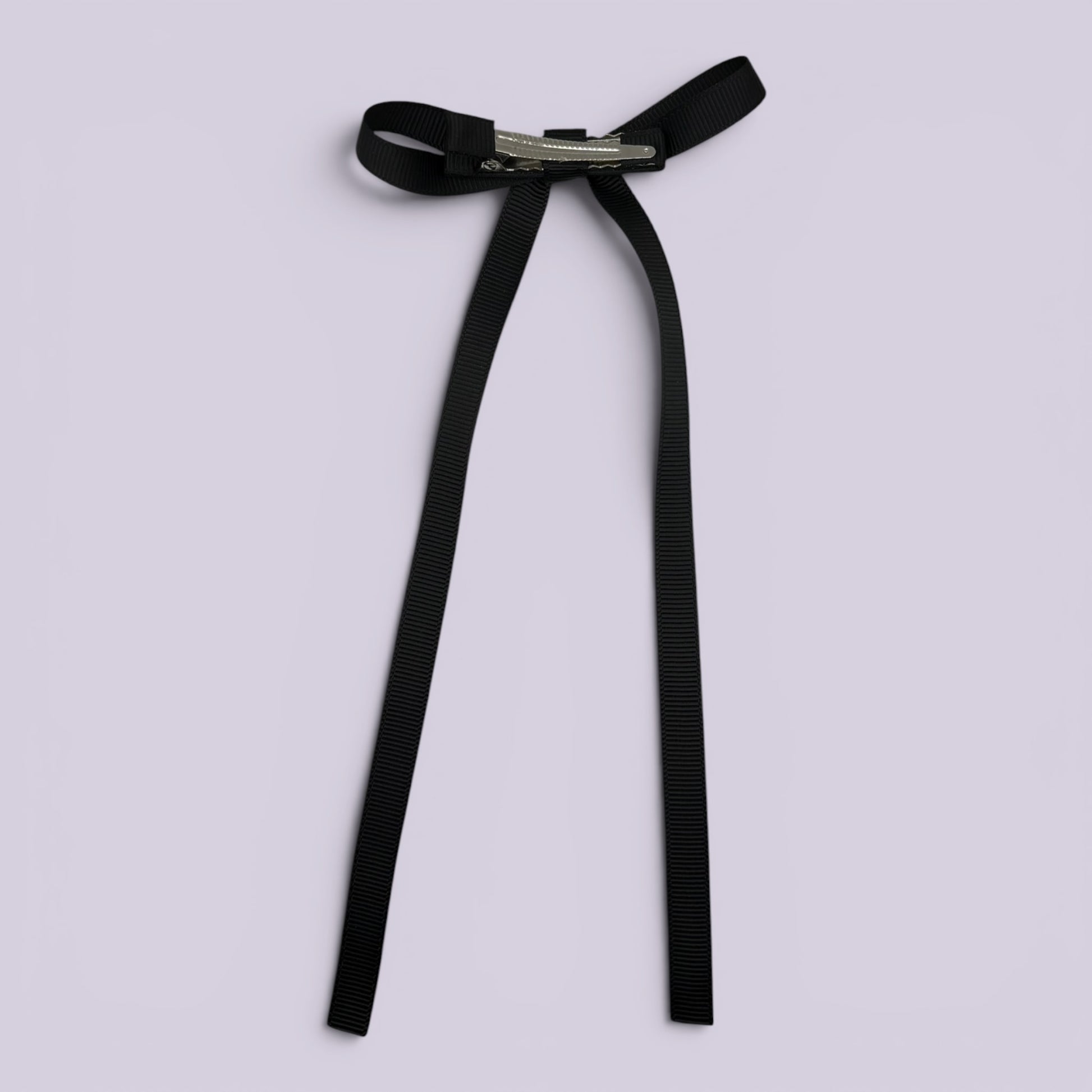 Black tailed bow clip
